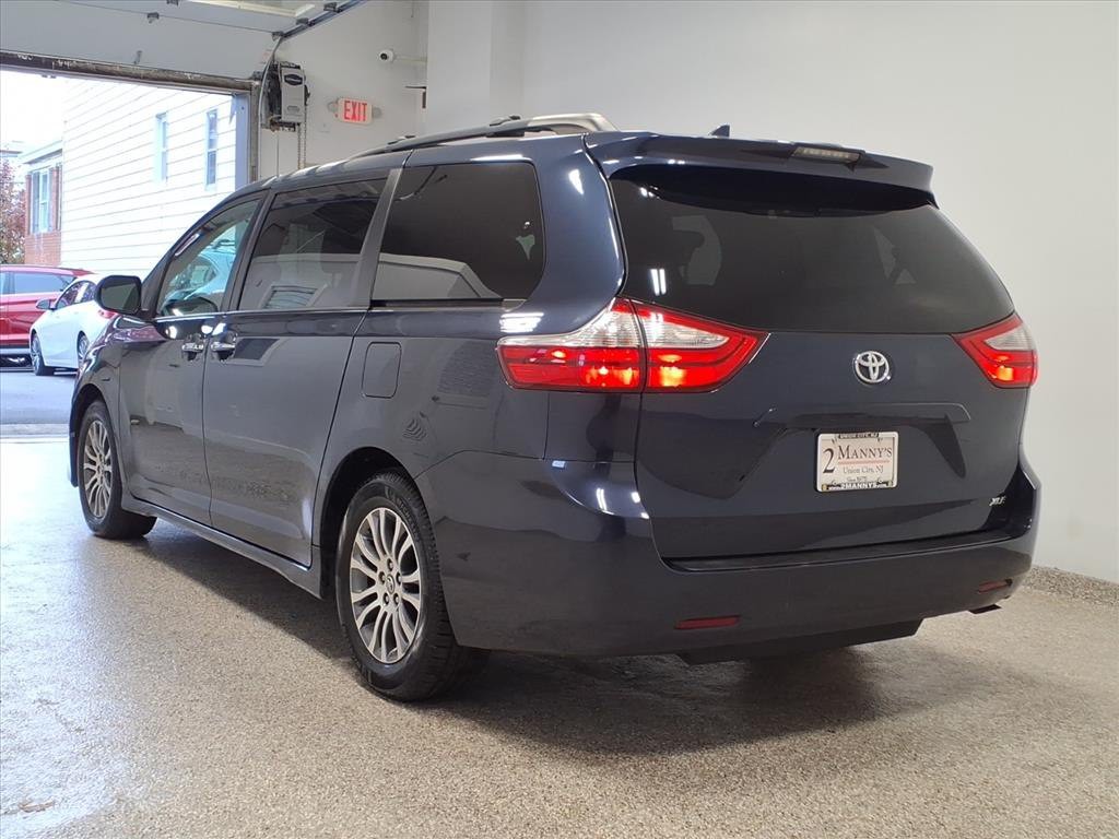 2019 Toyota Sienna Image 6