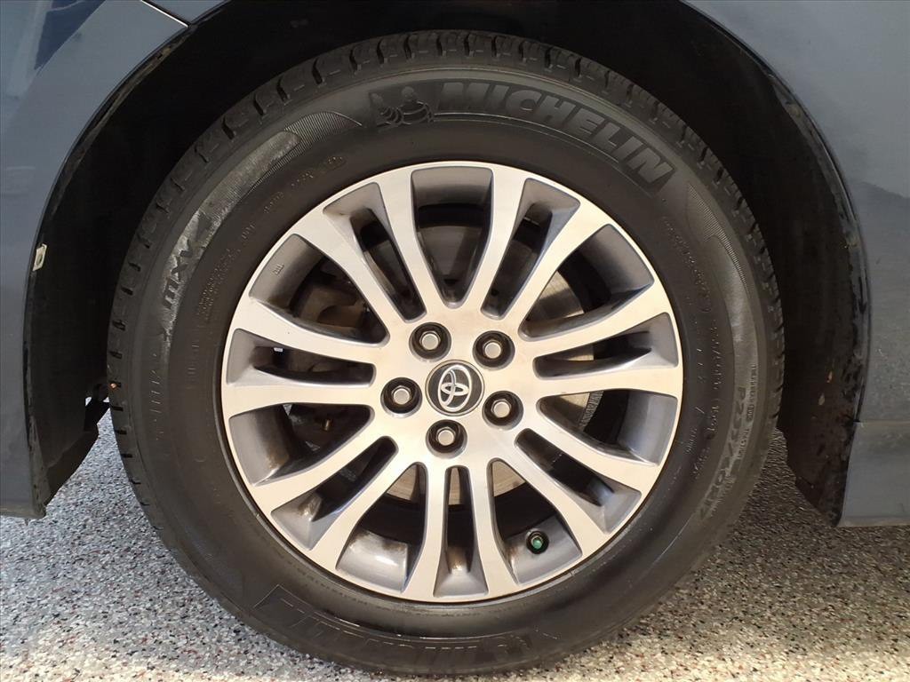 2019 Toyota Sienna Image 7