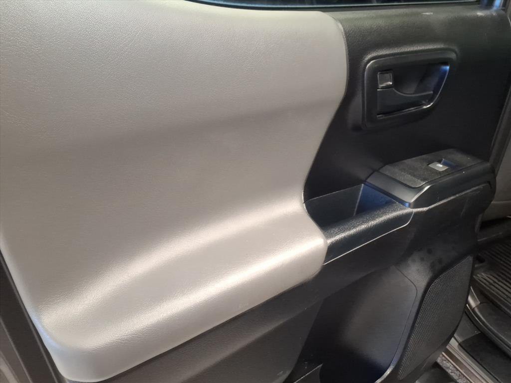 2019 Toyota Tacoma Image 17