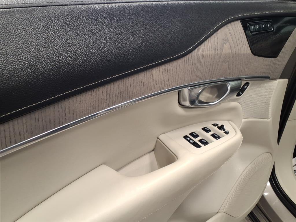 2020 Volvo XC90 Image 8
