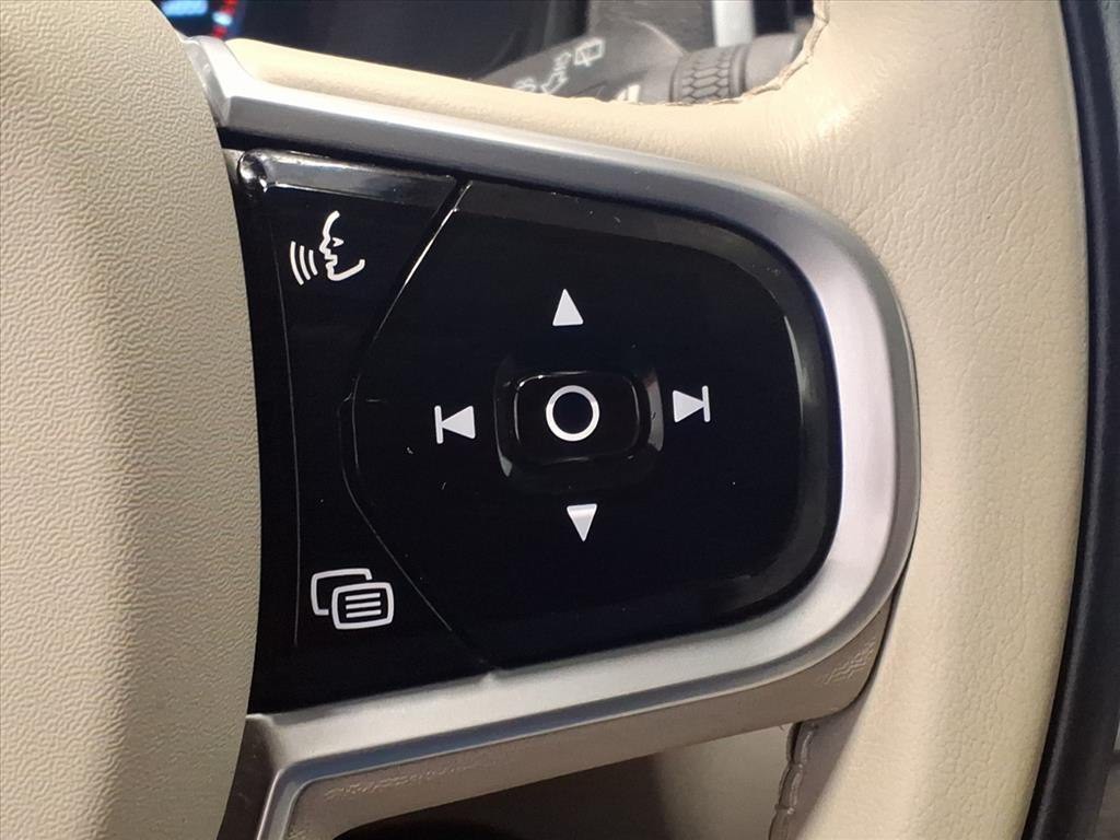 2020 Volvo XC90 Image 12