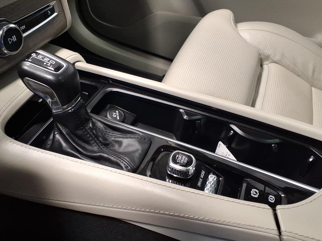 2020 Volvo XC90 Image 16