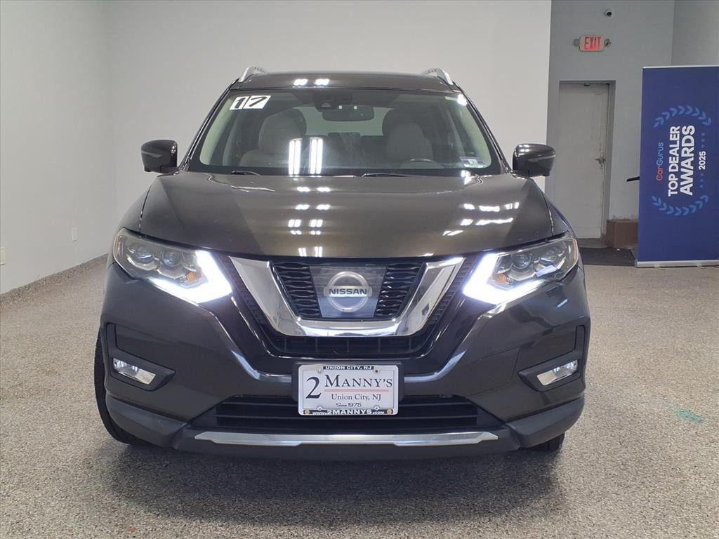 2017 Nissan Rogue Image 2
