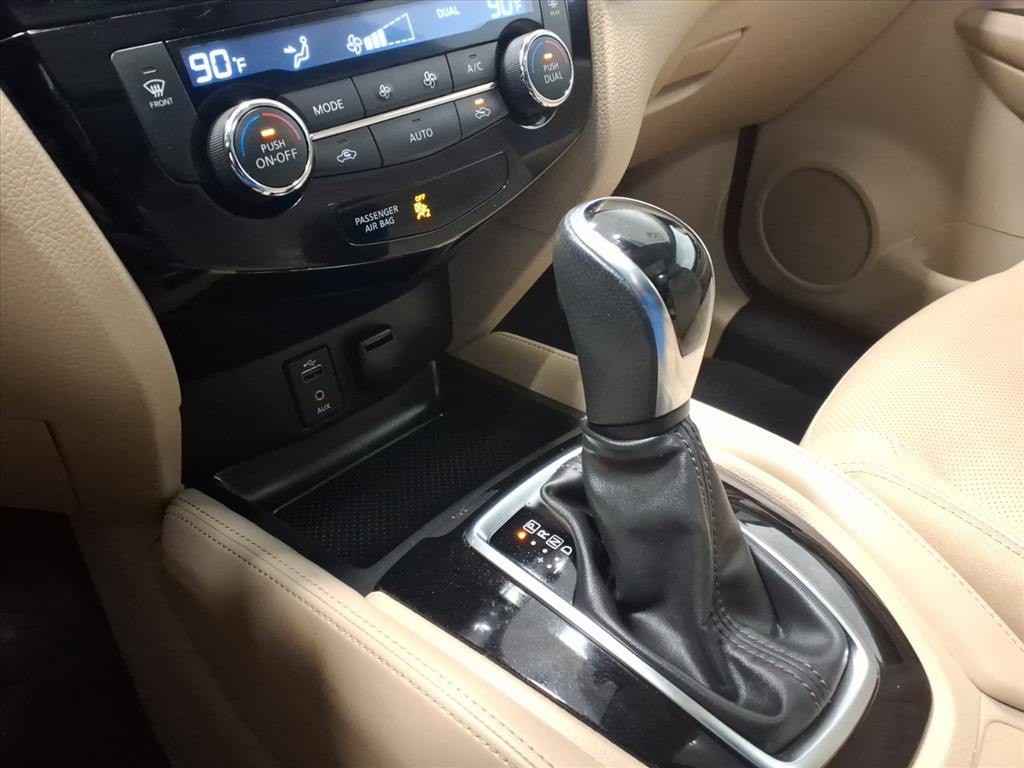 2017 Nissan Rogue Image 16