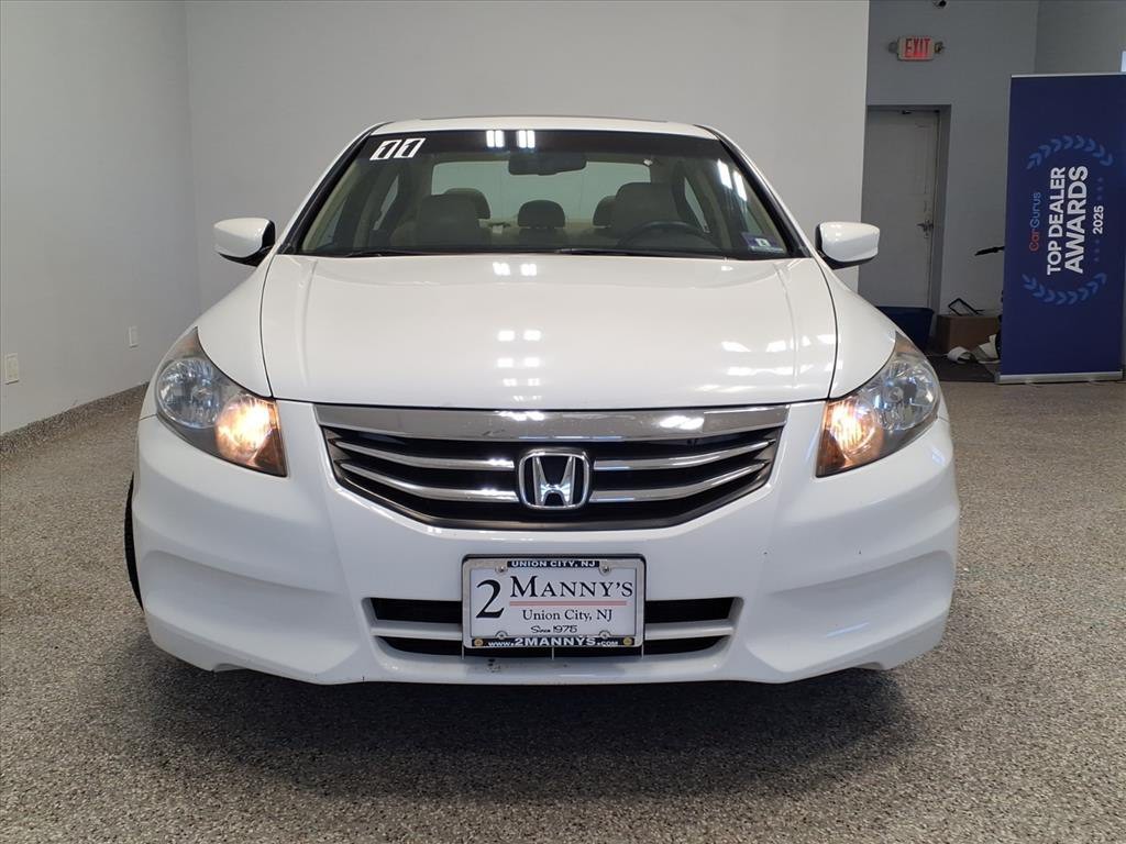 2011 Honda Accord Image 2