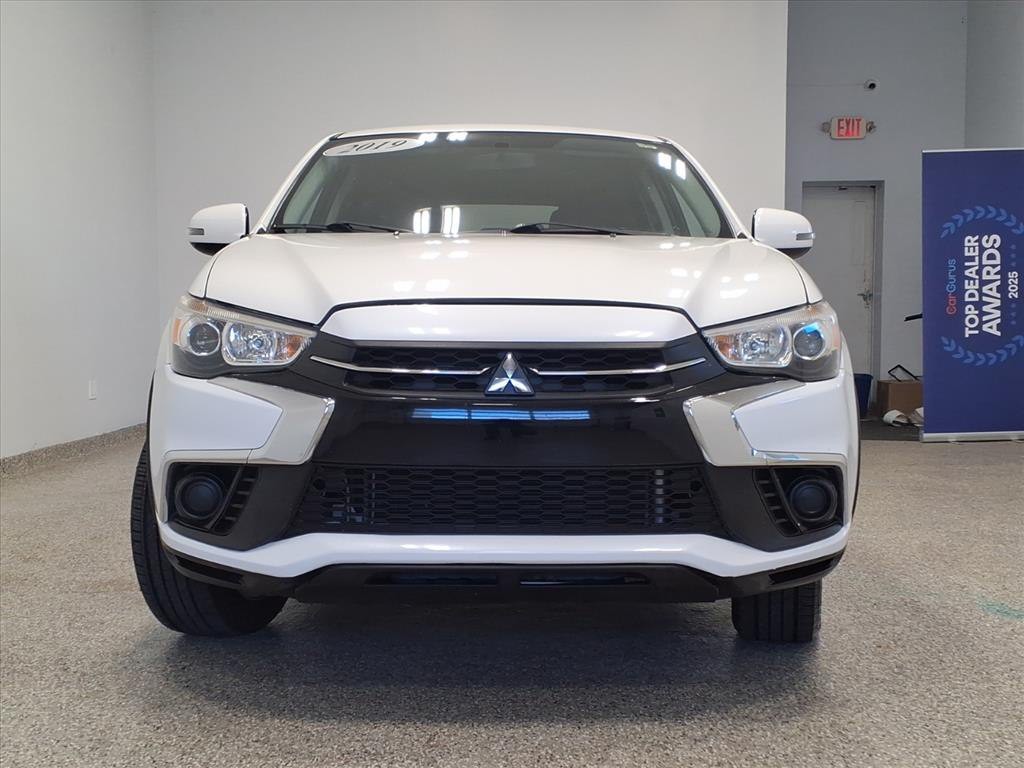 2019 Mitsubishi Outlander Image 2