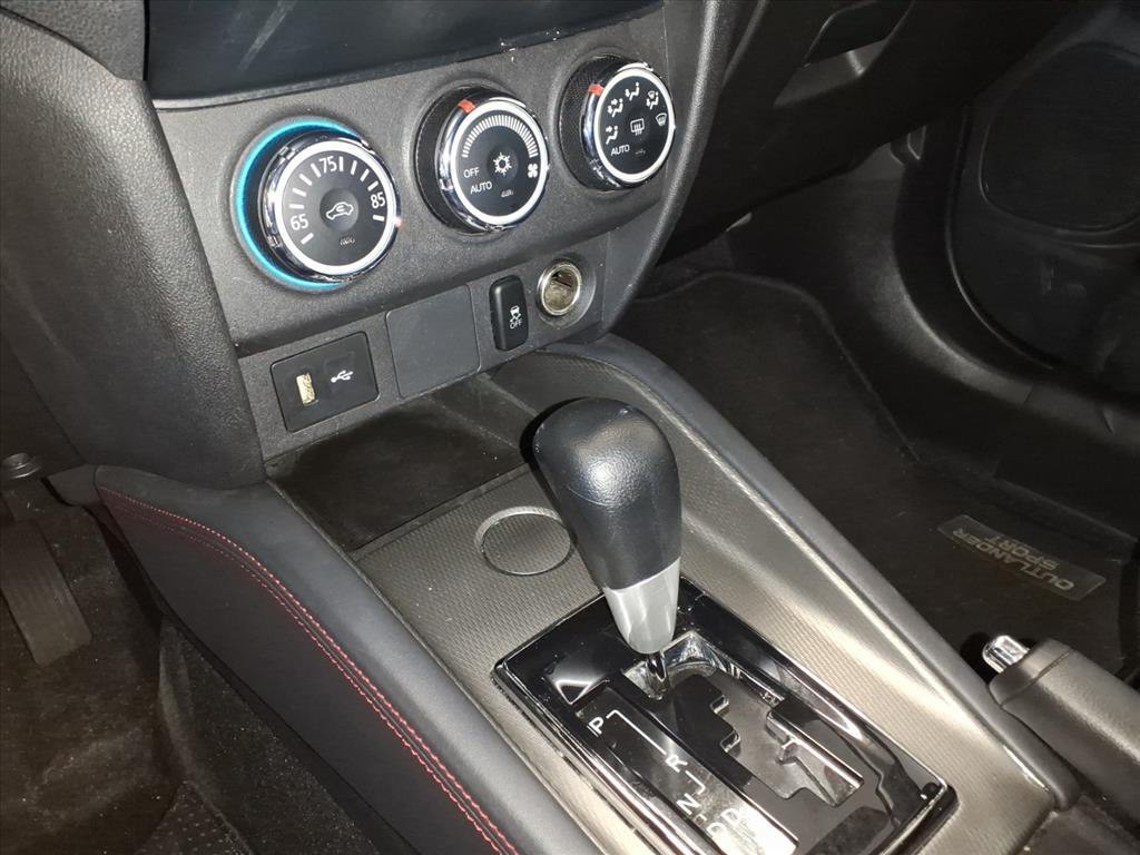 2019 Mitsubishi Outlander Image 15