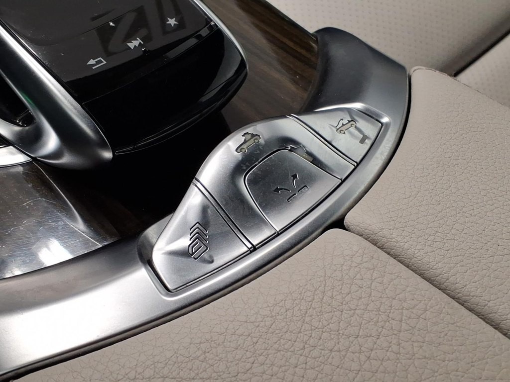 2017 Mercedes-Benz C-Class Image 16