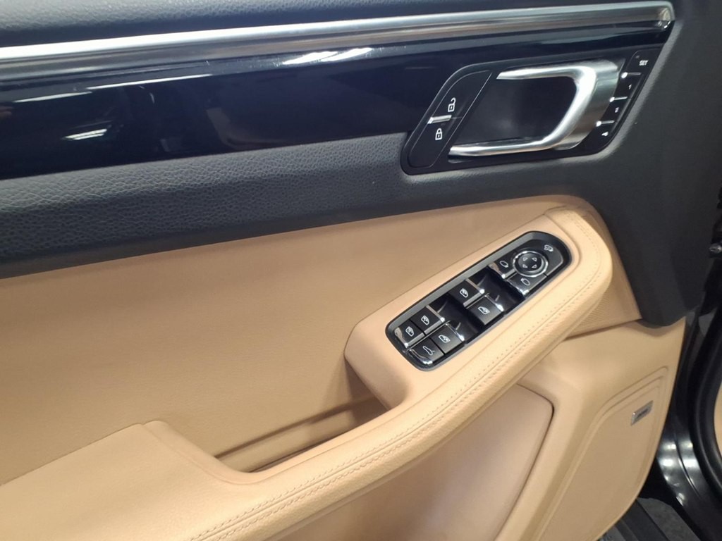 2022 Porsche Macan Image 8