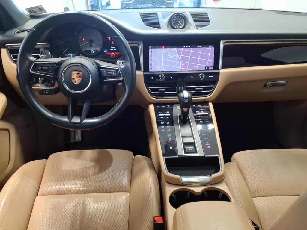2022 Porsche Macan Image 10