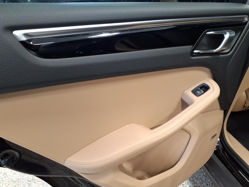 2022 Porsche Macan Image 19