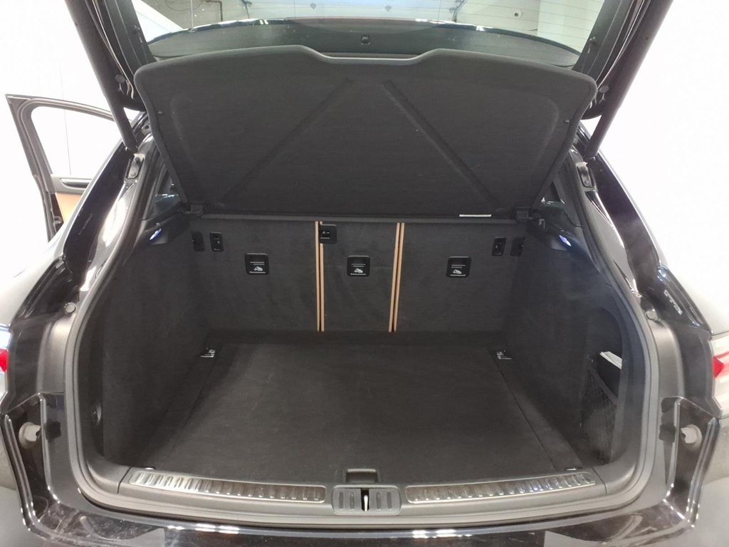 2022 Porsche Macan Image 25