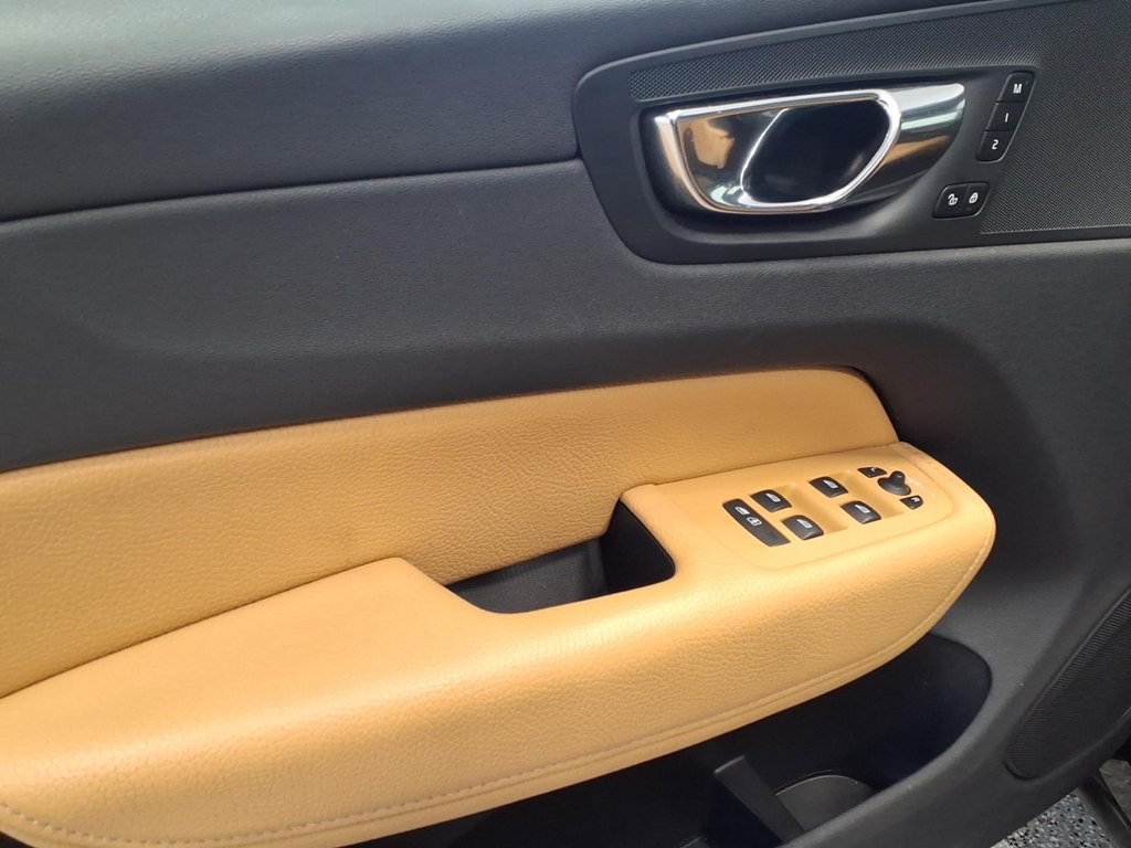 2019 Volvo XC60 Image 8