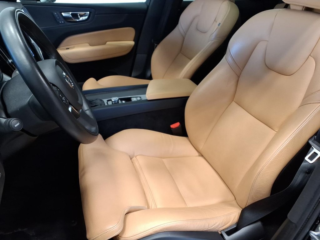 2019 Volvo XC60 Image 17