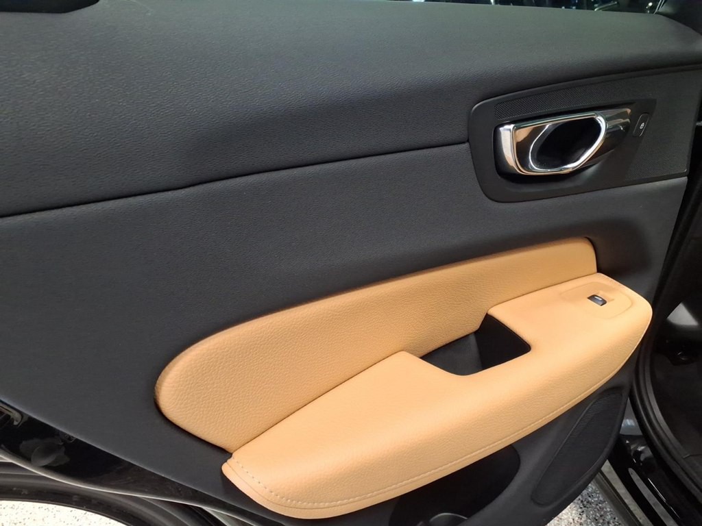 2019 Volvo XC60 Image 19