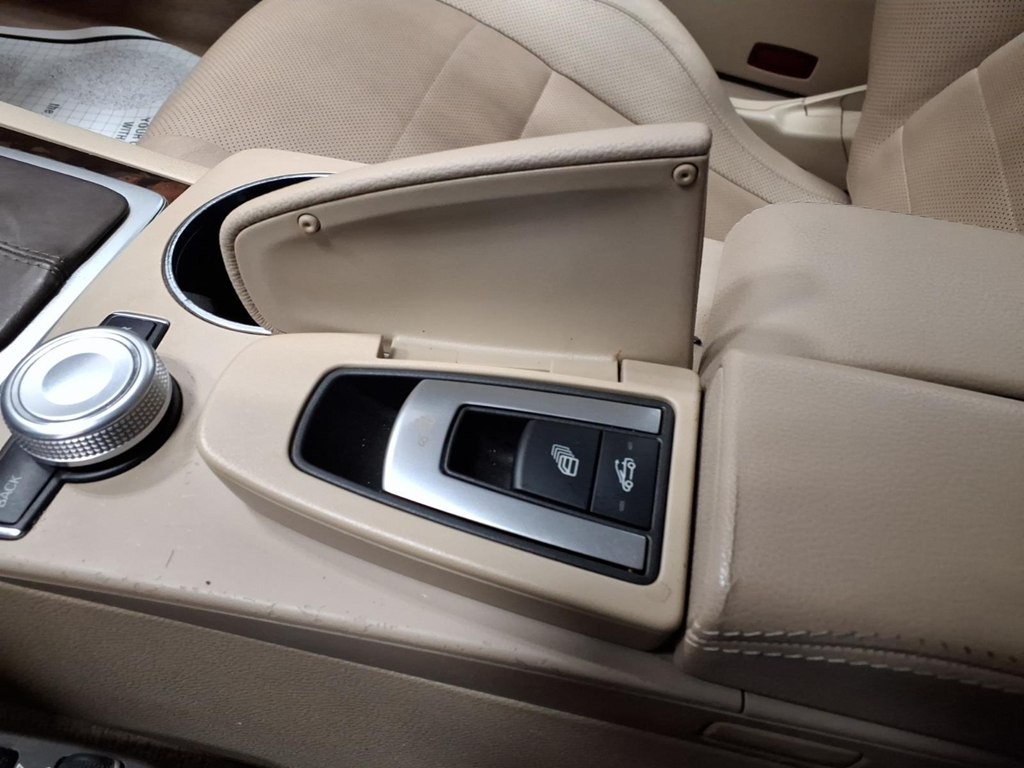 2011 Mercedes-Benz E-Class Image 18