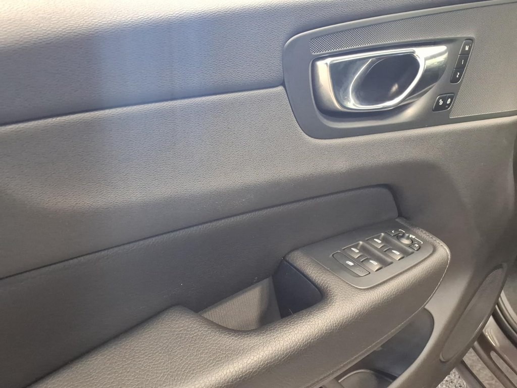 2022 Volvo XC60 Image 8