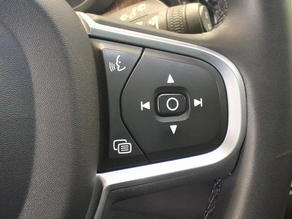 2022 Volvo XC60 Image 12