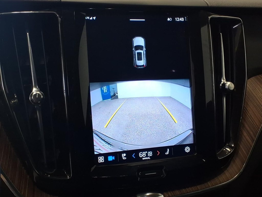 2022 Volvo XC60 Image 14