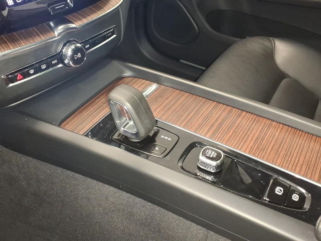 2022 Volvo XC60 Image 16