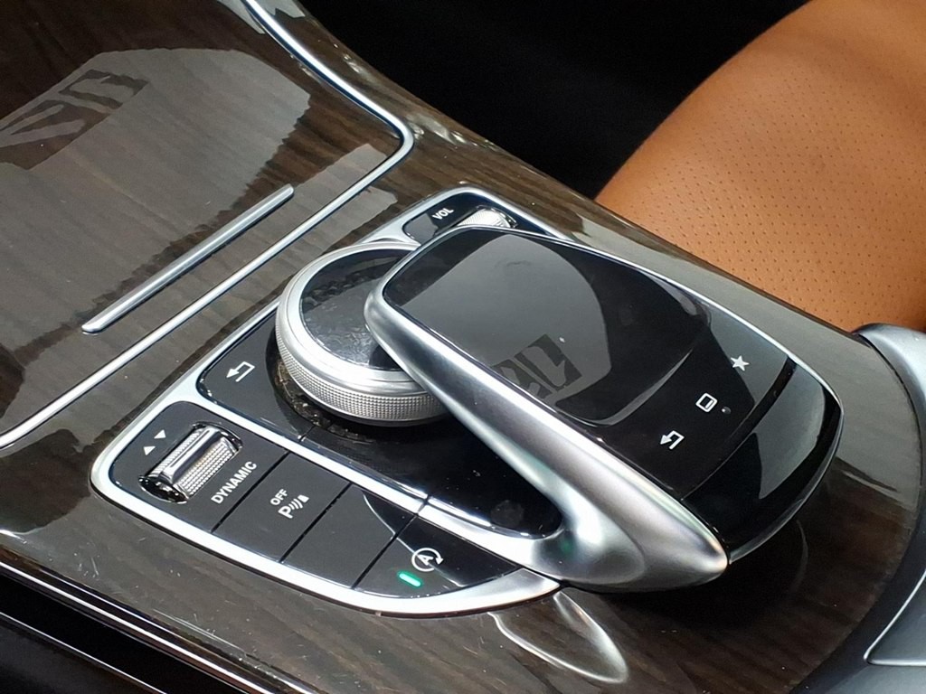 2017 Mercedes-Benz C-Class Image 16