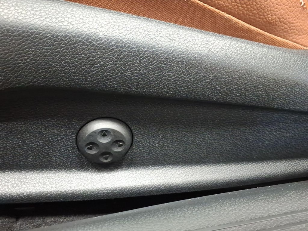 2017 Mercedes-Benz C-Class Image 19