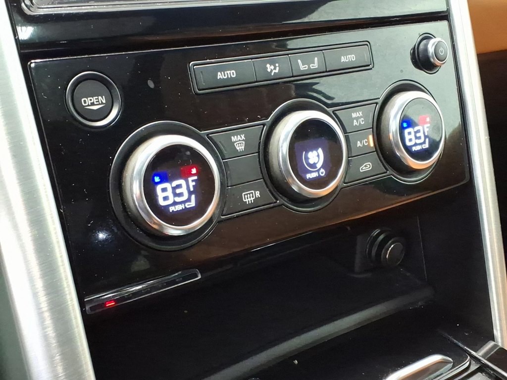 2019 Land Rover Discovery Image 16