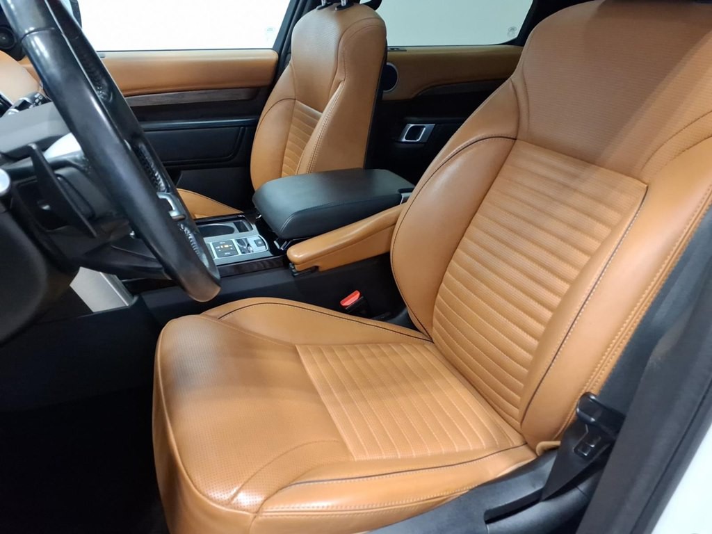 2019 Land Rover Discovery Image 18