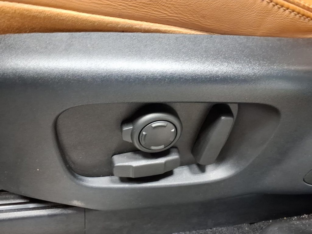 2019 Land Rover Discovery Image 19