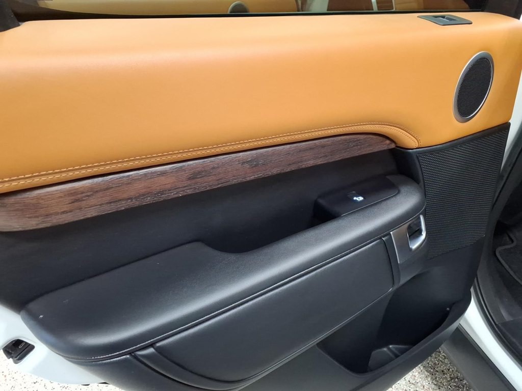 2019 Land Rover Discovery Image 20