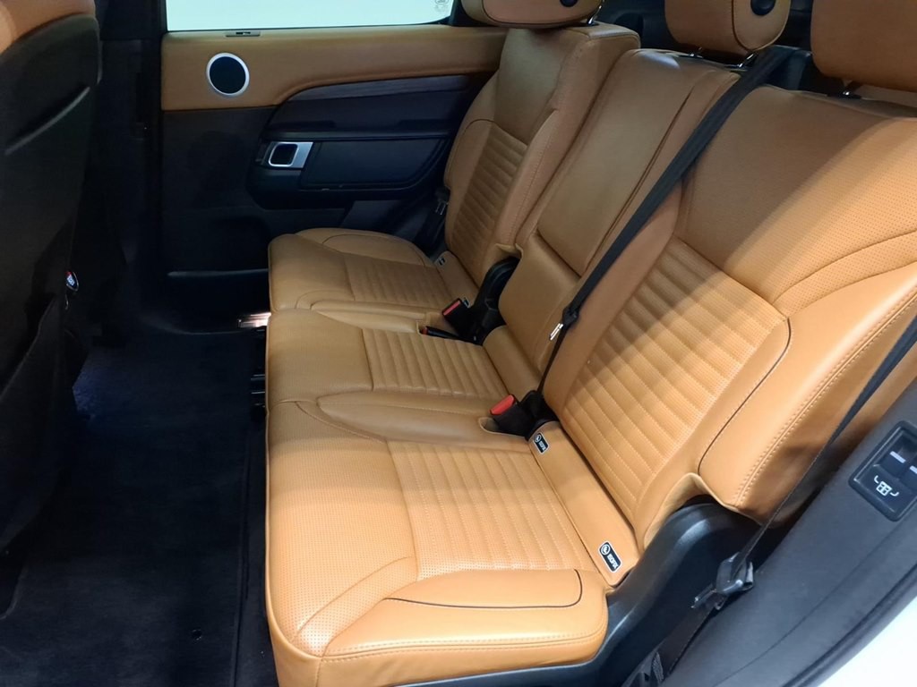 2019 Land Rover Discovery Image 21