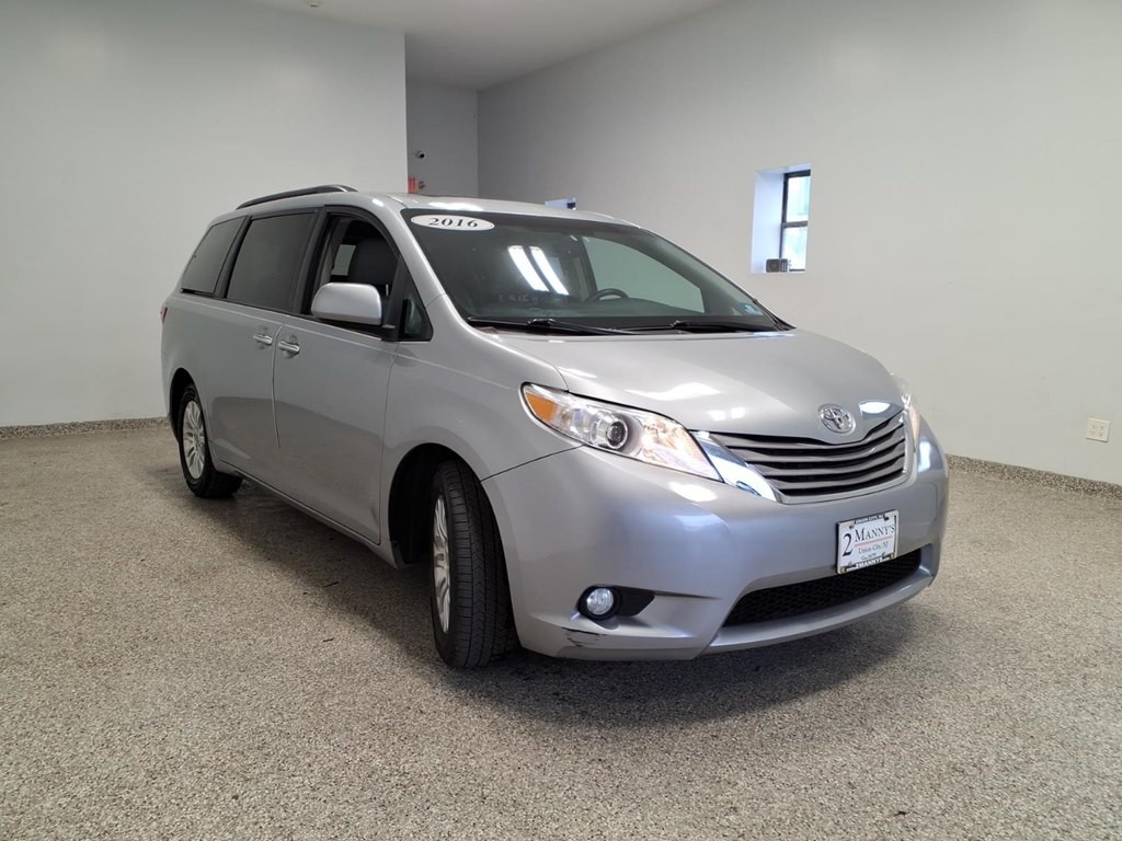 2016 Toyota Sienna Image 3