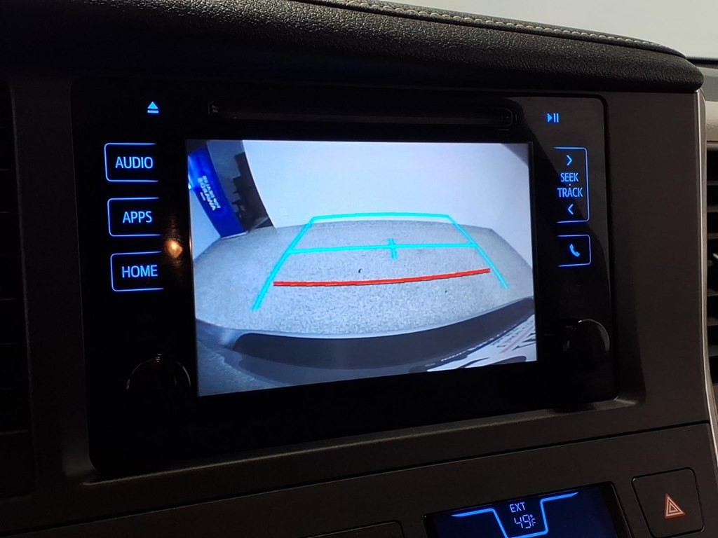 2016 Toyota Sienna Image 14