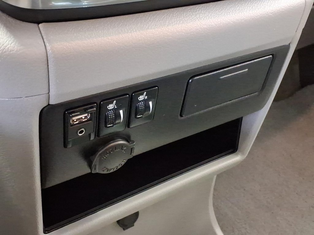 2016 Toyota Sienna Image 16
