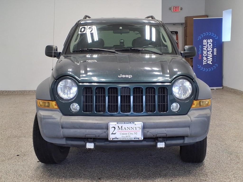 2005 Jeep Liberty Image 2