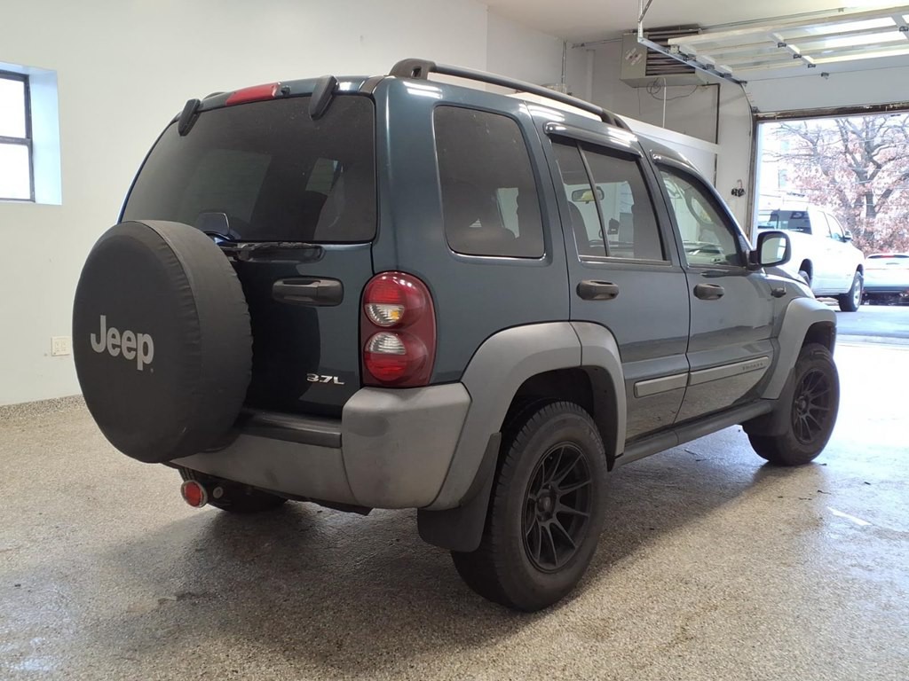 2005 Jeep Liberty Image 4