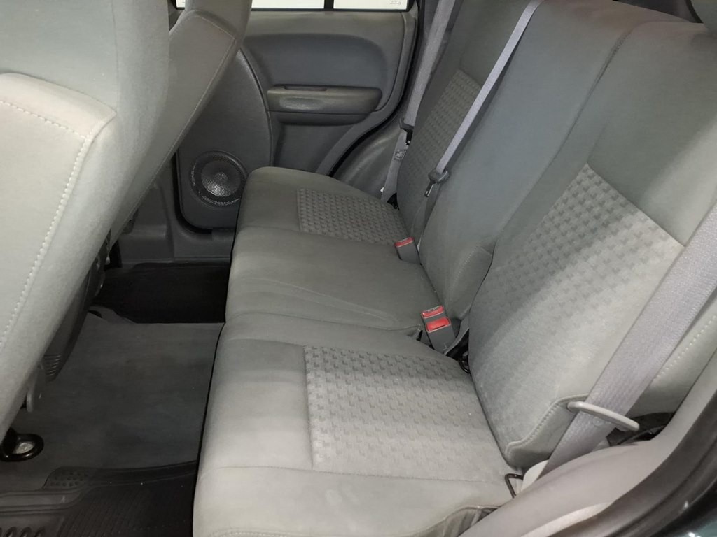 2005 Jeep Liberty Image 17