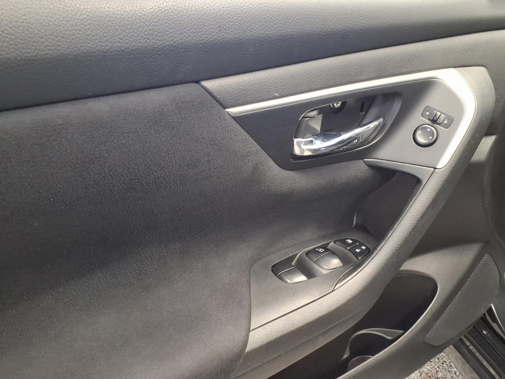 2015 Nissan Altima Image 8