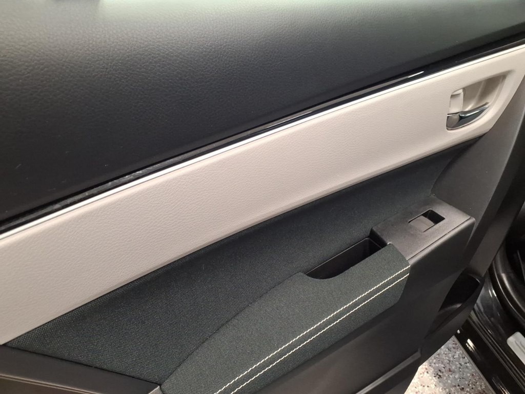 2018 Toyota Corolla Image 18