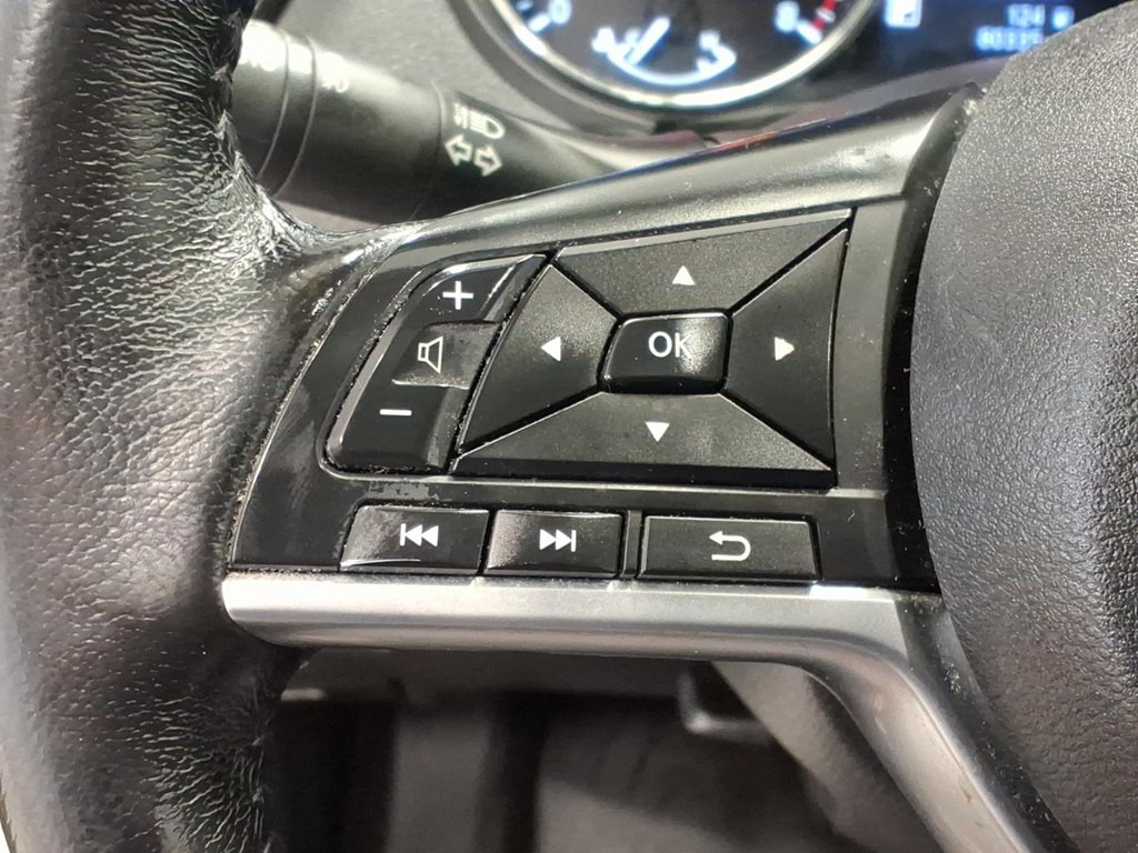 2018 Nissan Rogue Image 11