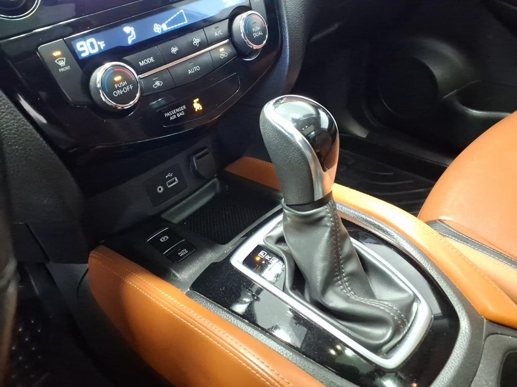 2018 Nissan Rogue Image 17