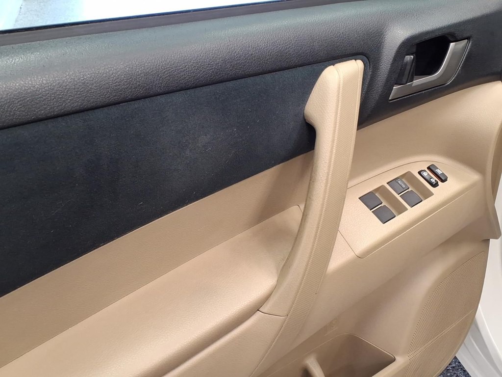 2013 Toyota Highlander Image 8