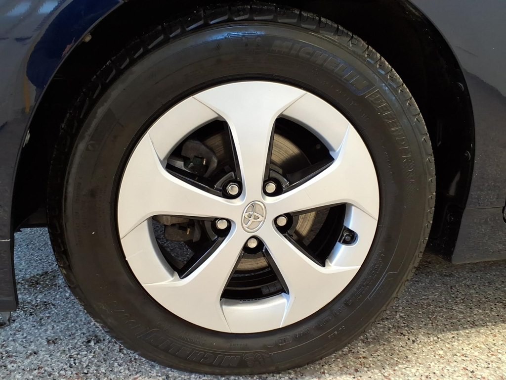 2014 Toyota Prius Image 7