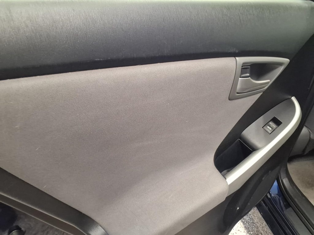 2014 Toyota Prius Image 16