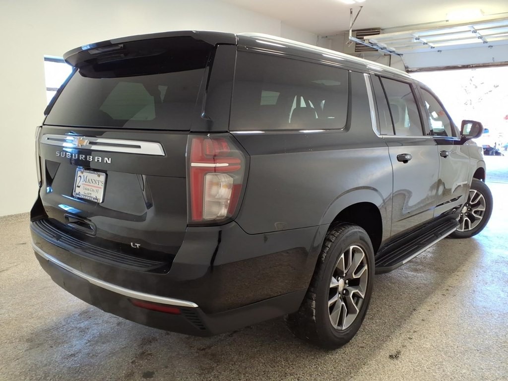 2021 Chevrolet Suburban Image 4