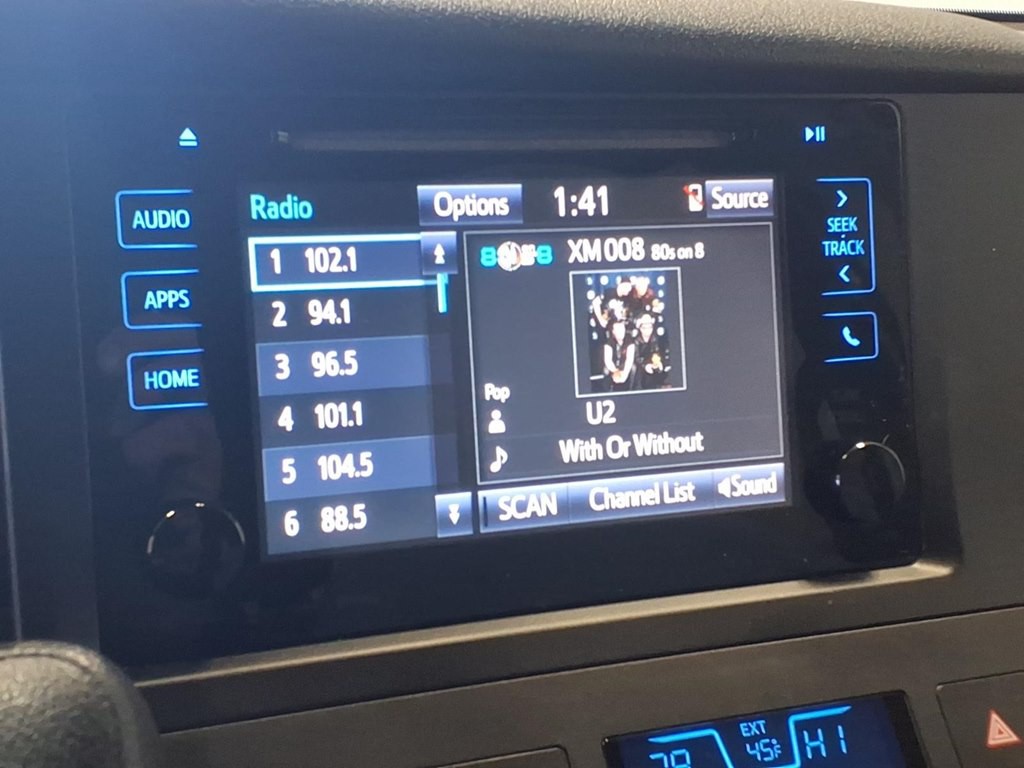 2017 Toyota Sienna Image 13