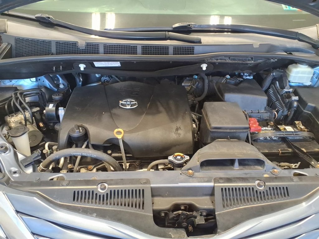 2017 Toyota Sienna Image 19