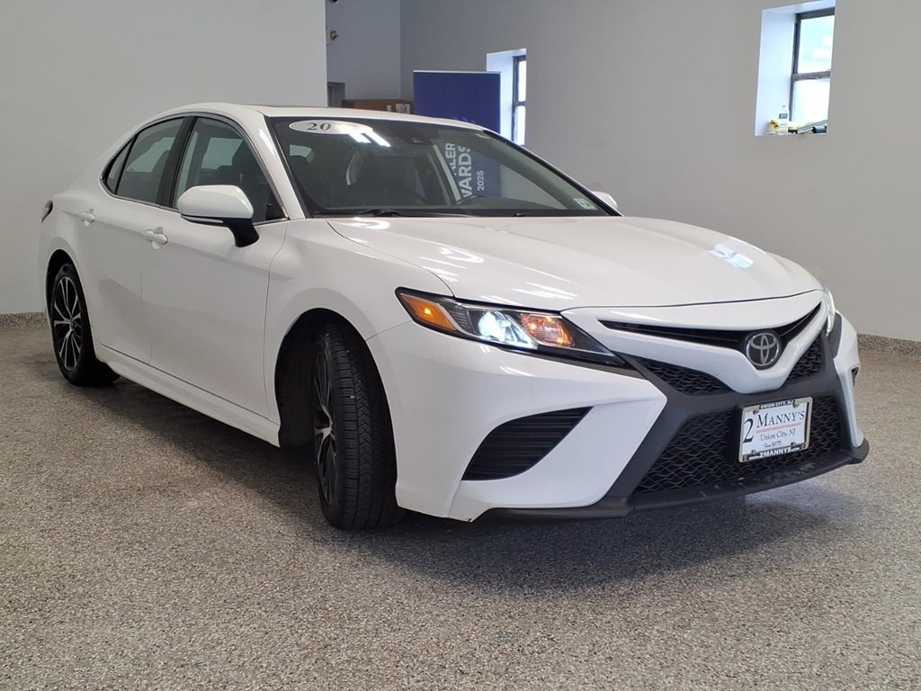 2019 Toyota Camry Image 3