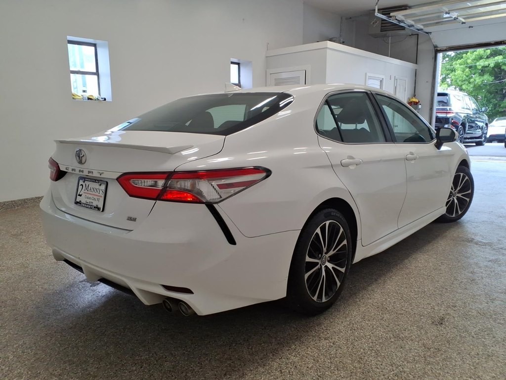 2019 Toyota Camry Image 4