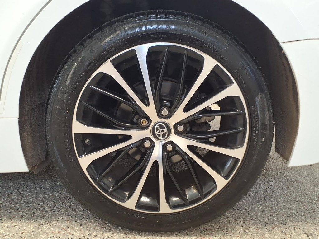 2019 Toyota Camry Image 7